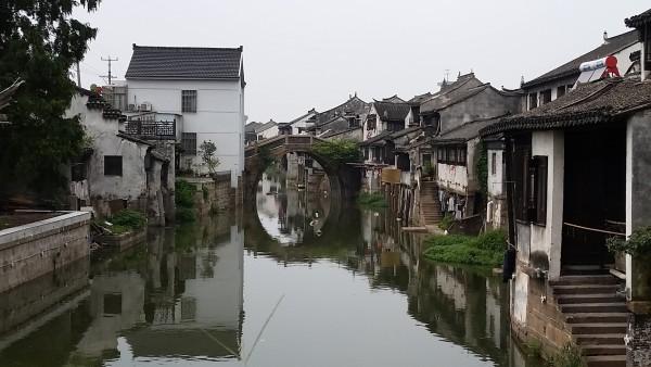 (新春走基层)浙江客流最大县级火车站为外来建设者备春运年礼